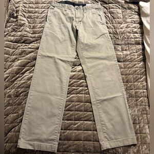 Volcom Men’s Chino Pants – Light Khaki
Size: W31 x L32